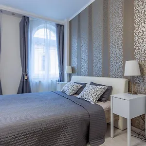 Goldcentral Grand Boulevard In The Heart Of The Apartment
